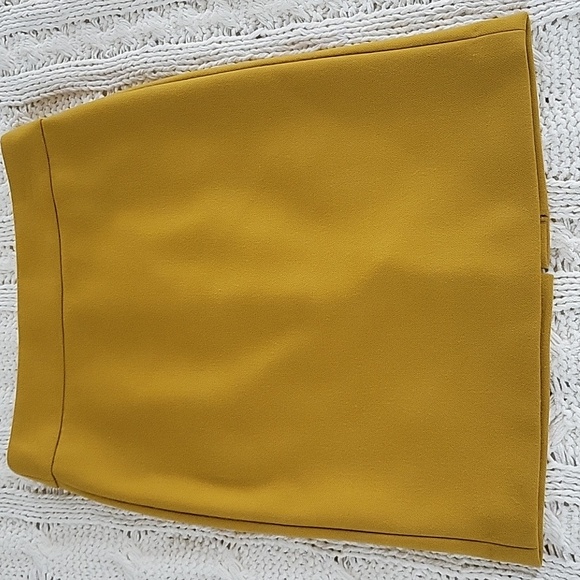 J. Crew Women Size 4 Pencil Skirt‎ Lined Back Slit Mustard Color - Picture 1 of 8